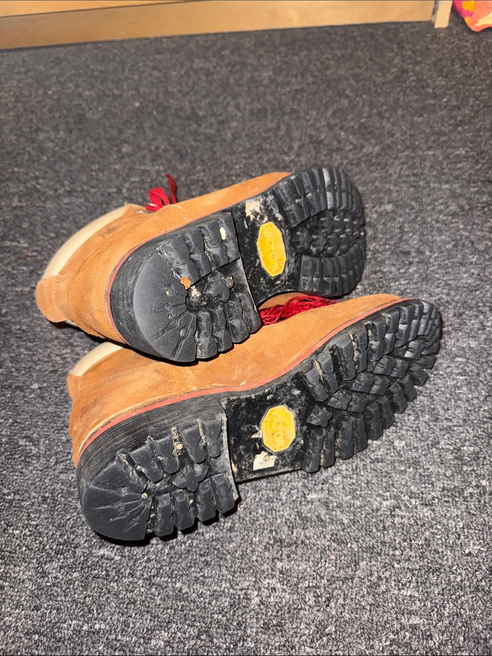 Vintage red lace D-ring hiking boots, leather vibram sole - Picture 4 of 6